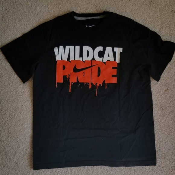 Nike Tops - NWOT nike tshirt